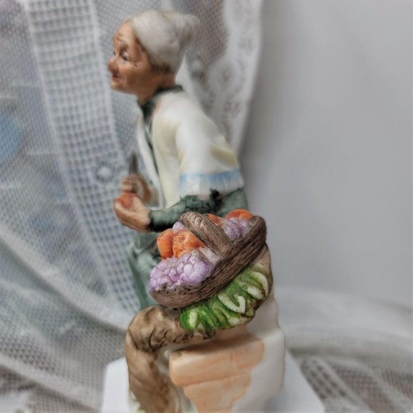 Old Woman Peeling Apples Figurine Vintage Hand Pai - Picture 3 of 9
